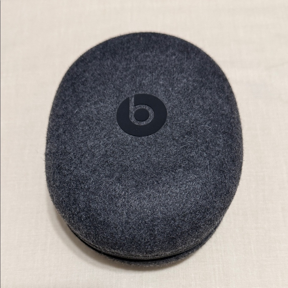 Beats by Dre Dark Gray Felt Travel Case.